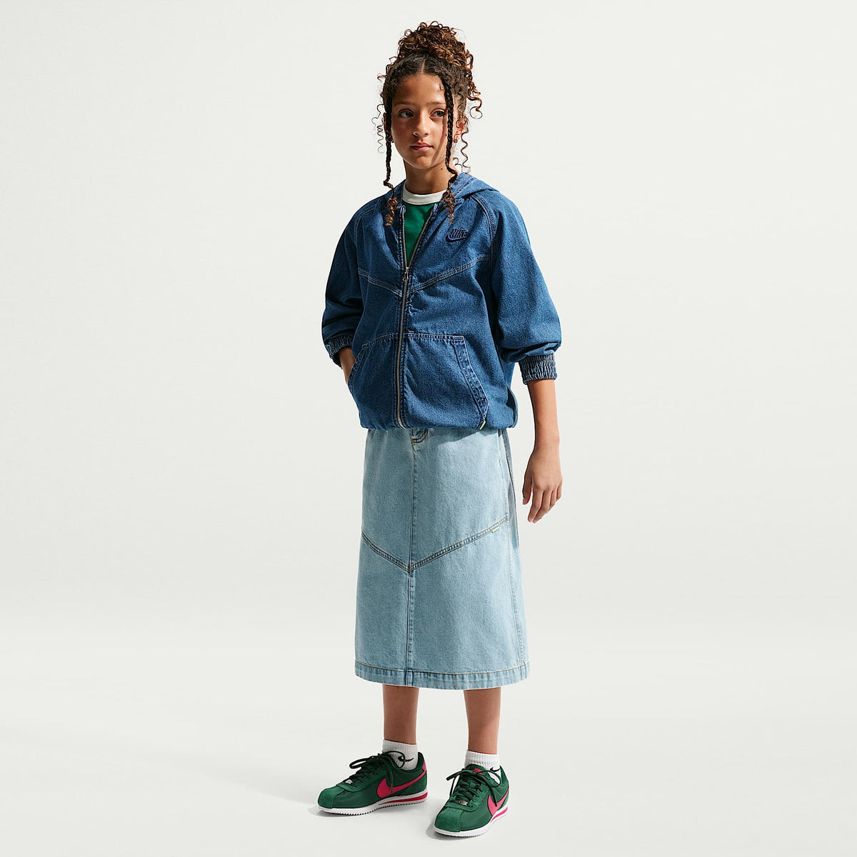 Falda midi de denim para niños talla grande Nike Sportswear – Azul militar claro/Azul militar claro/Trigo/Azul militar claro – vista 1