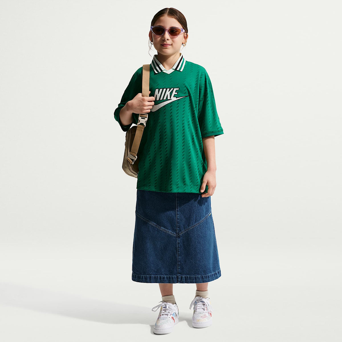 Falda midi de denim para niños talla grande Nike Sportswear – Azul marino místico/Azul militar claro/Tormenta del Egeo/Azul de la costa – vista 1