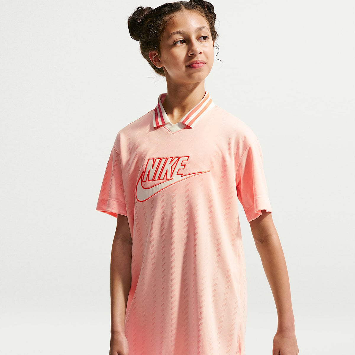 Vestido de manga corta Nike Sportswear de tela de punto para niña talla grande – Naranja ártico/Perla suave/Naranja césped/Perla suave – vista 4