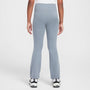 Leggings de tiro alto acampanados para niña Nike Sportswear Classic – Gris humo/Blanco – vista 2