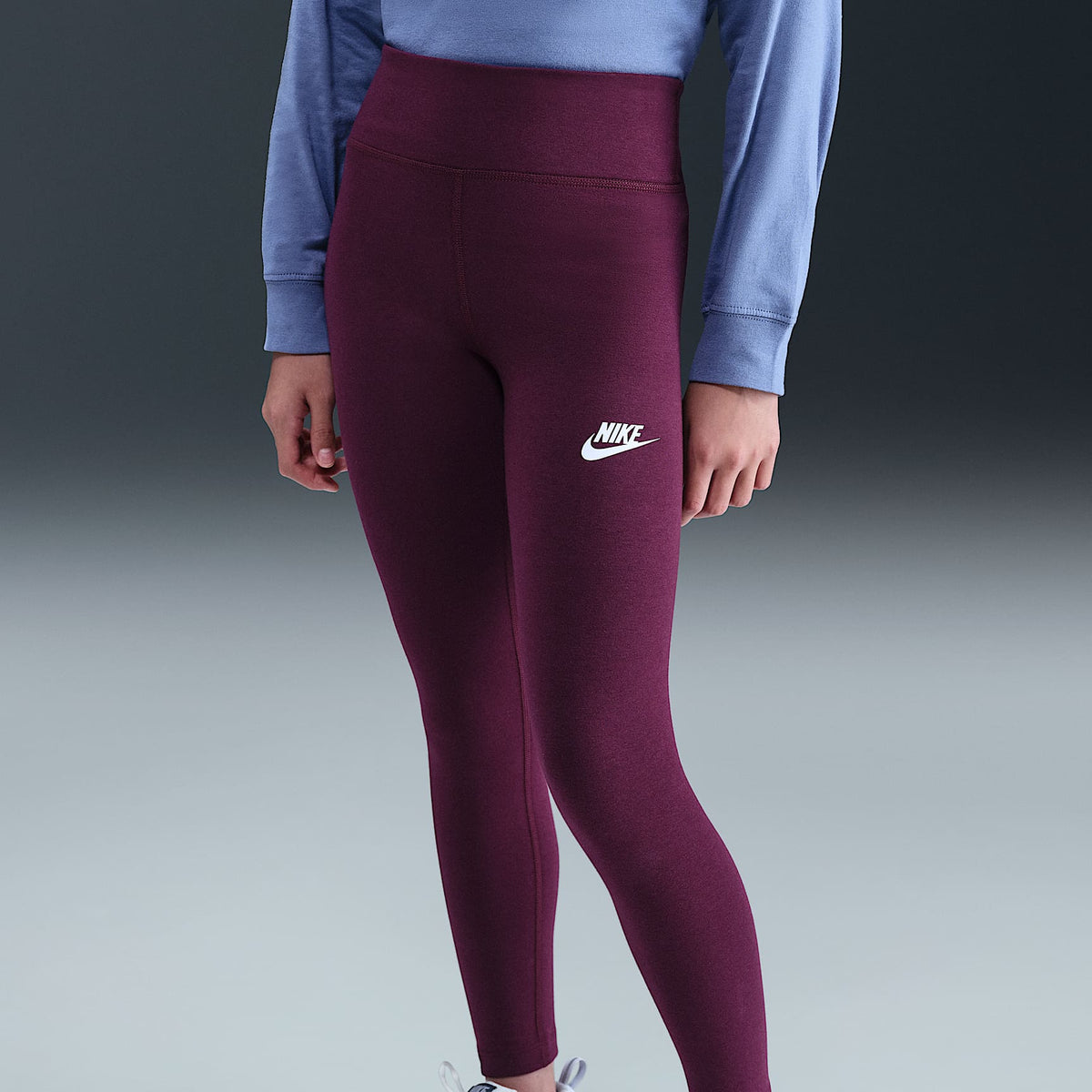 Mallas de tiro alto Nike Sportswear Classic – Burdeos/Blanco – vista 2