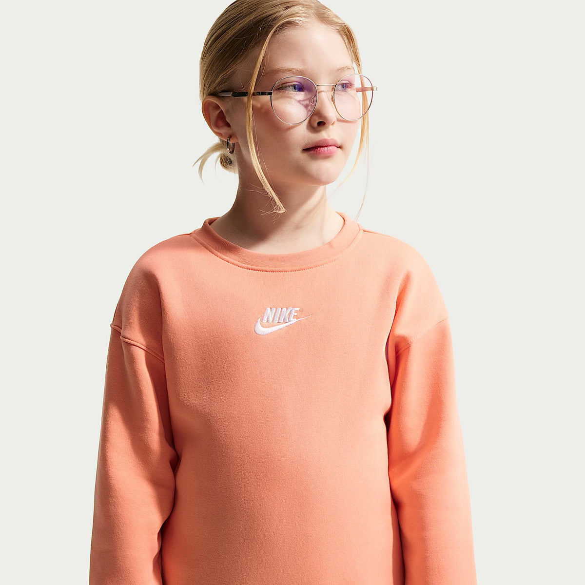 Suadera de cuello redondo para niña talla grande Nike Sportswear Club Fleece – Ágata melocotón/Blanco – vista 1