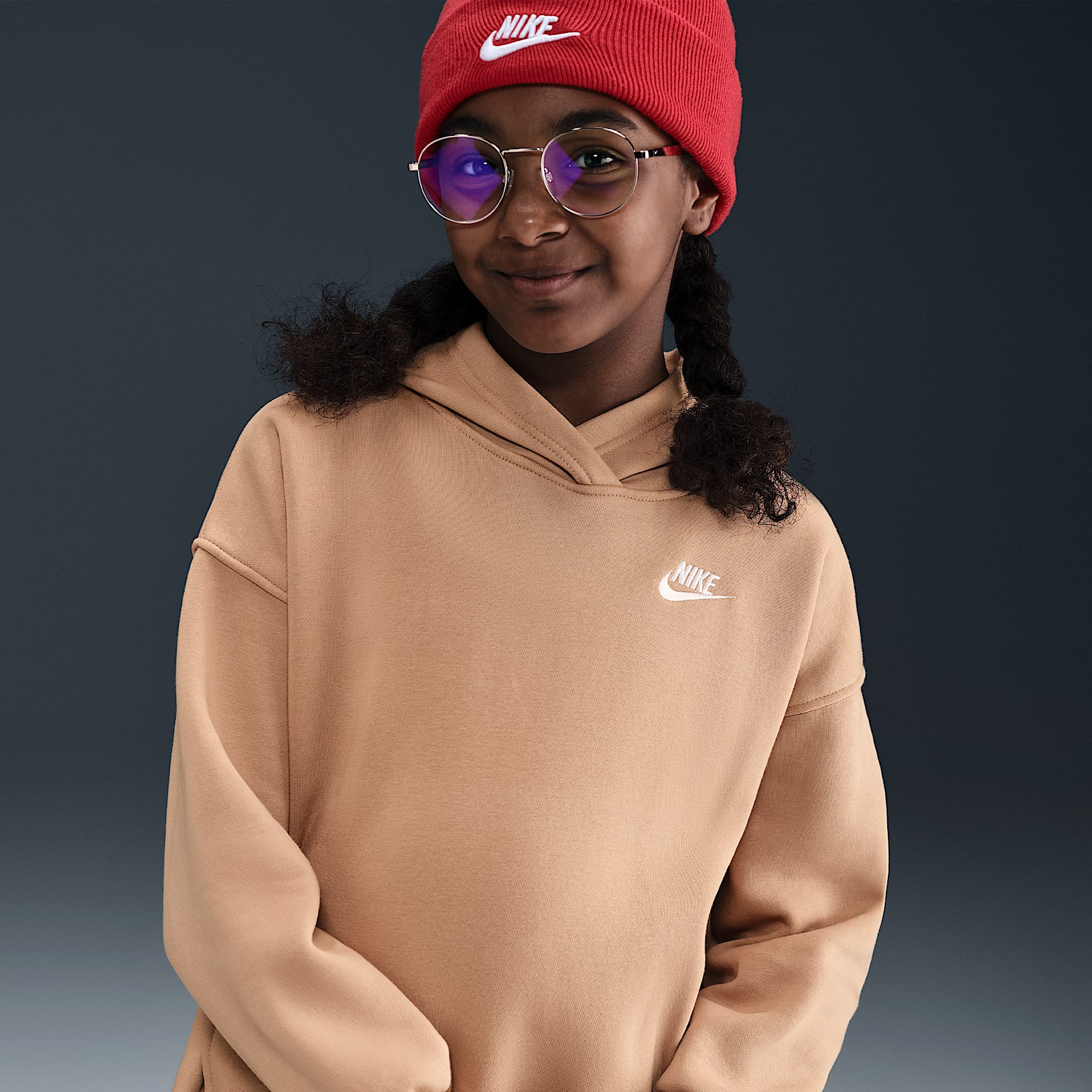 Sudadera con gorro sin cierre oversized para niños talla grande Nike Sportswear Club Fleece – Cáñamo/Cáñamo/Blanco – vista 1