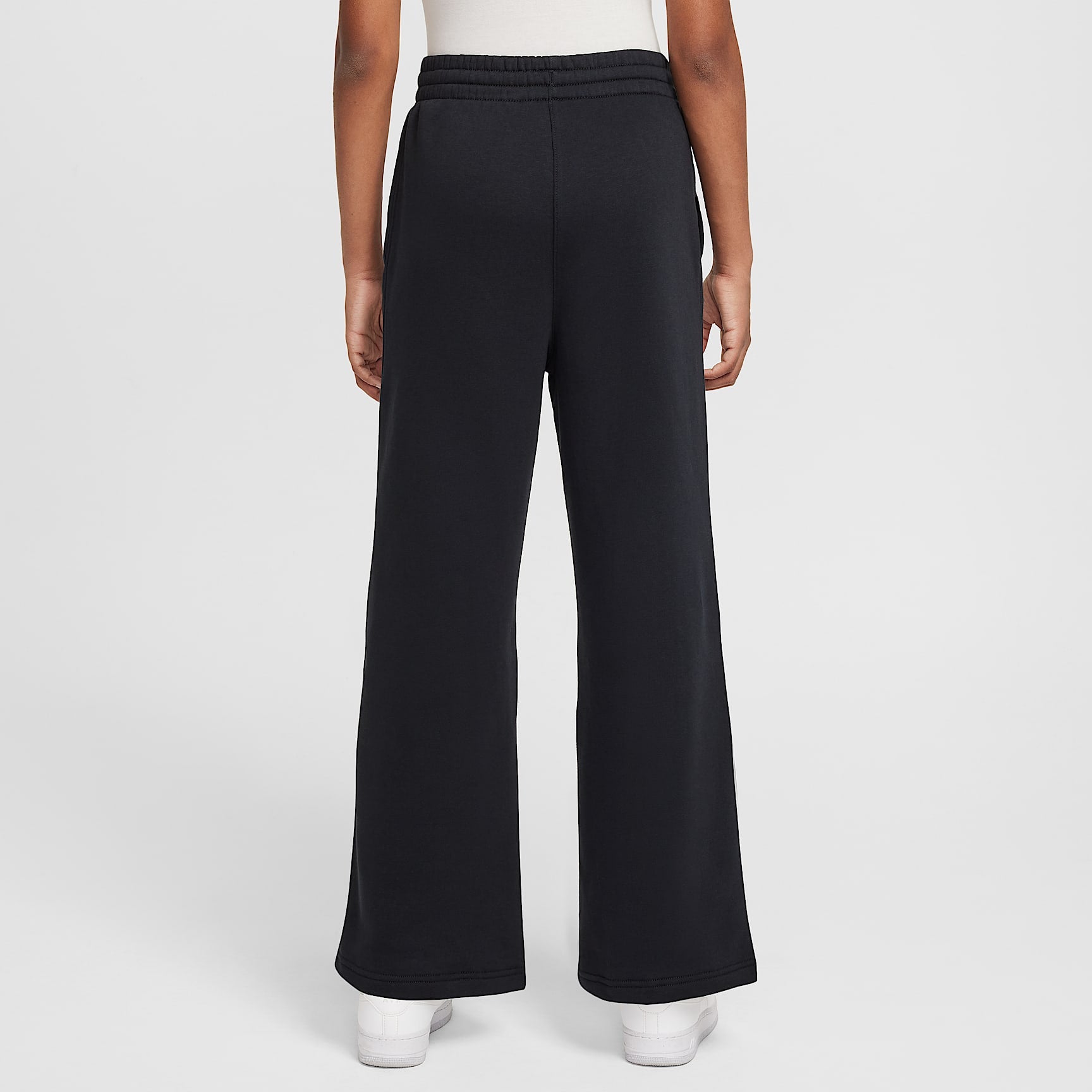 Pants de pierna ancha para niña Nike Sportswear Club Fleece – Negro/Negro/Blanco – vista 2