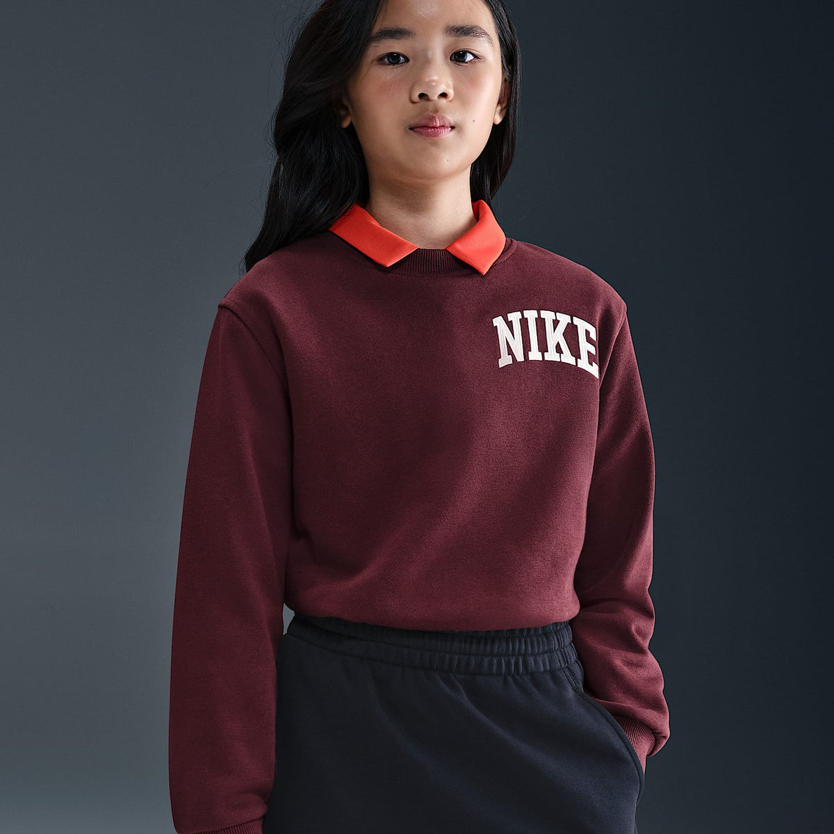 Falda de French Terry para niñas talla grande Nike Sportswear Club – Negro/Negro/Blanco – vista 5
