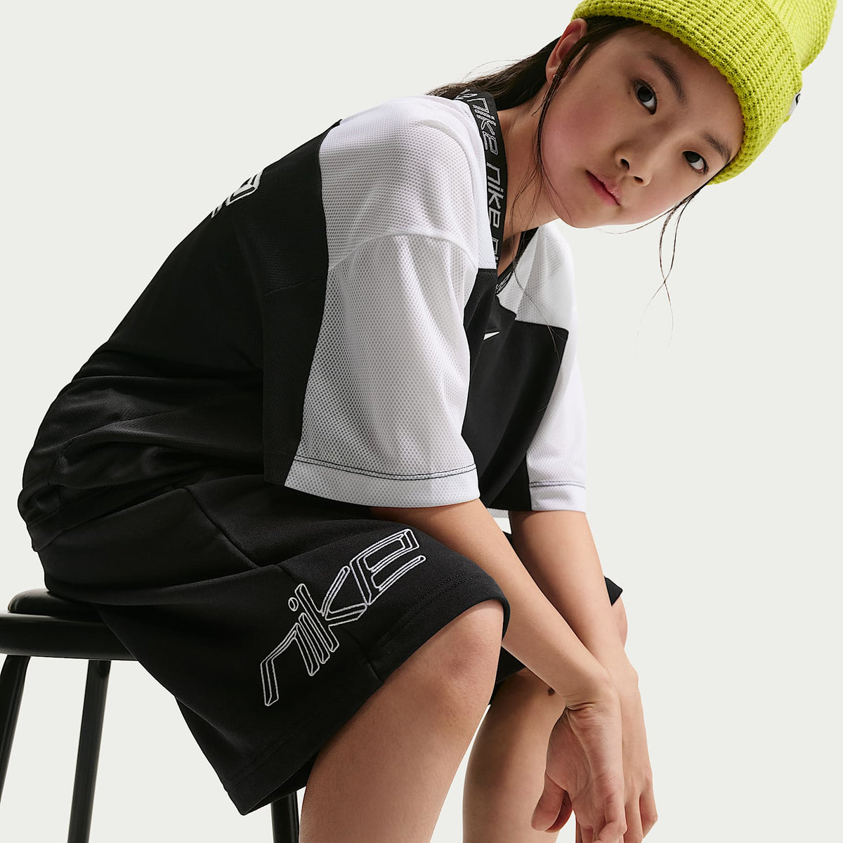Shorts de French Terry para niña Nike Sportswear – Negro/Blanco – vista 4