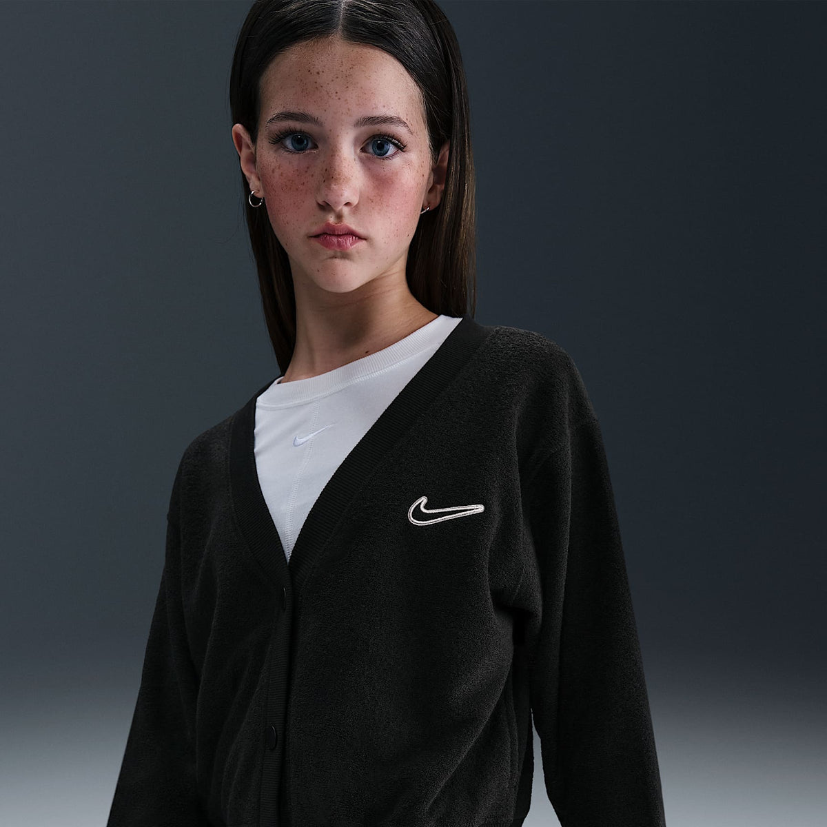 Cárdigan de manga larga de tejido Fleece para niña talla grande Nike Sportswear – Negro/Blanco – vista 1