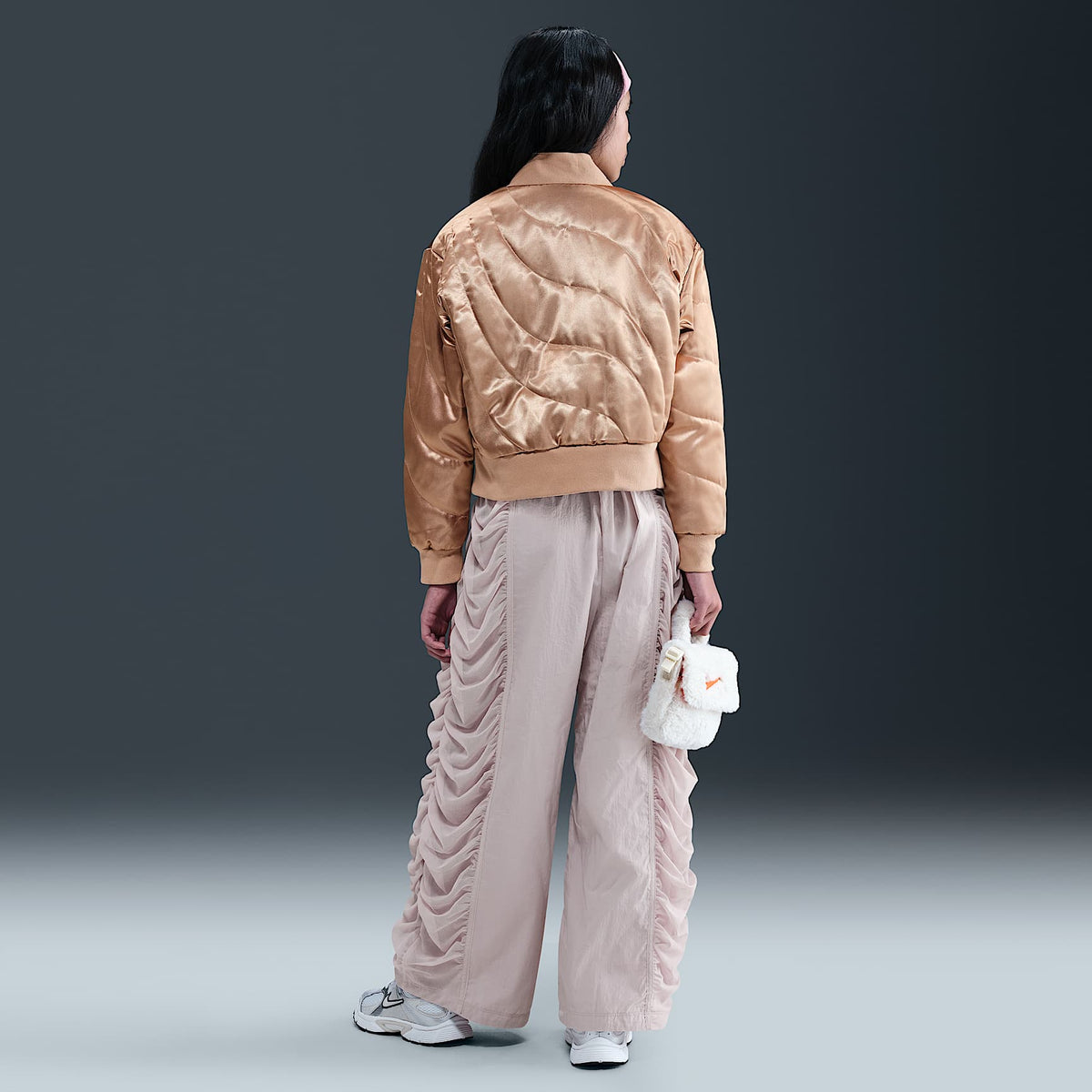 Chamarra para niñas talla grande Nike Sportswear – Cáñamo/Blanco – vista 5