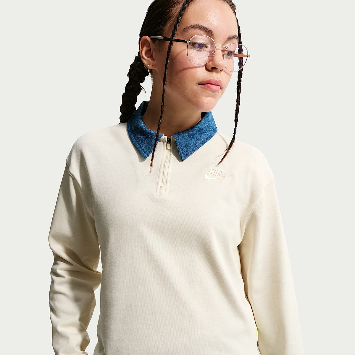 Polo de manga larga para niña talla grande Nike Sportswear Collection – Perla suave/Azul marino místico/Perla suave – vista 1