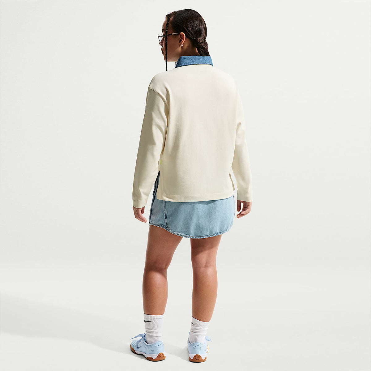 Polo de manga larga para niña talla grande Nike Sportswear Collection – Perla suave/Azul marino místico/Perla suave – vista 5