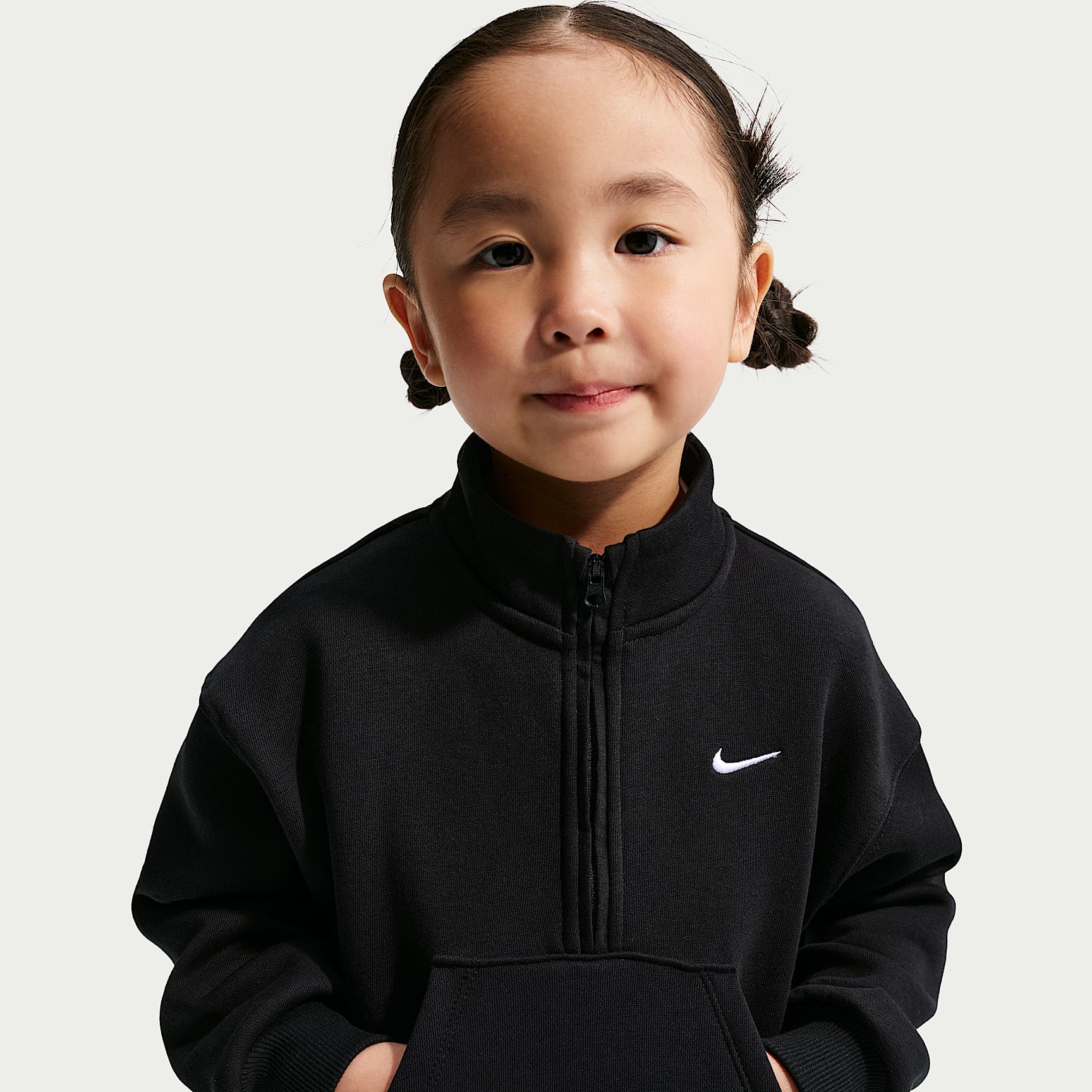 Conjunto de sudadera de medio cierre y pants de tejido Fleece Studio para niños talla pequeña Nike Sportswear – Negro – vista 2