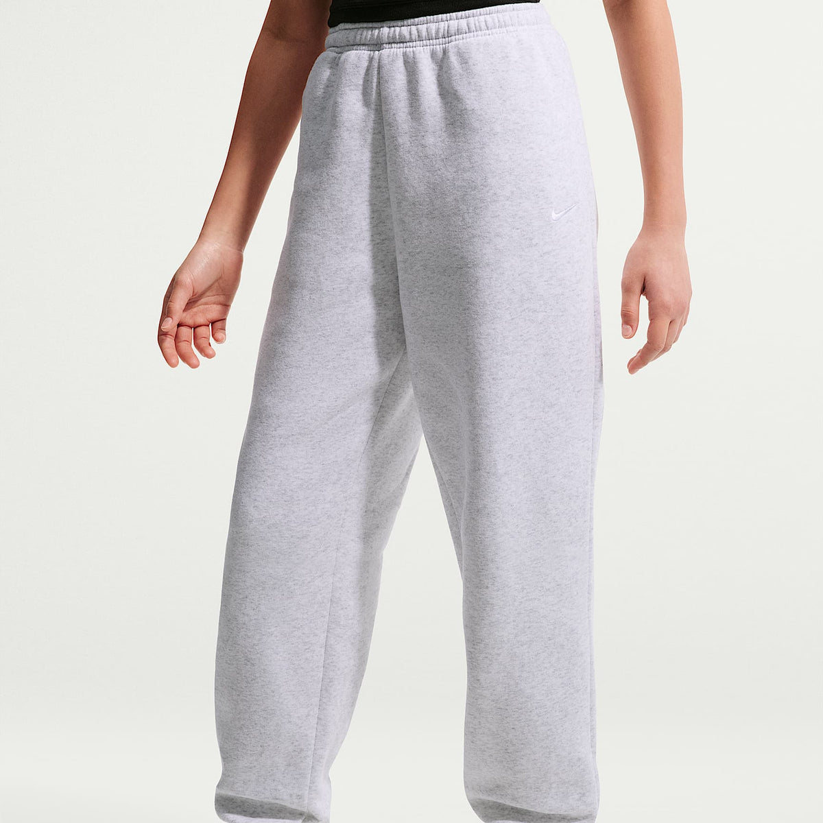 Pants holgados para niña Nike Sportswear Studio Fleece – Abedul jaspeado/Blanco/Blanco – vista 2