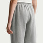 Pants holgados para niña Nike Sportswear Studio Fleece – Gris oscuro jaspeado/Gris partícula/Blanco – vista 3