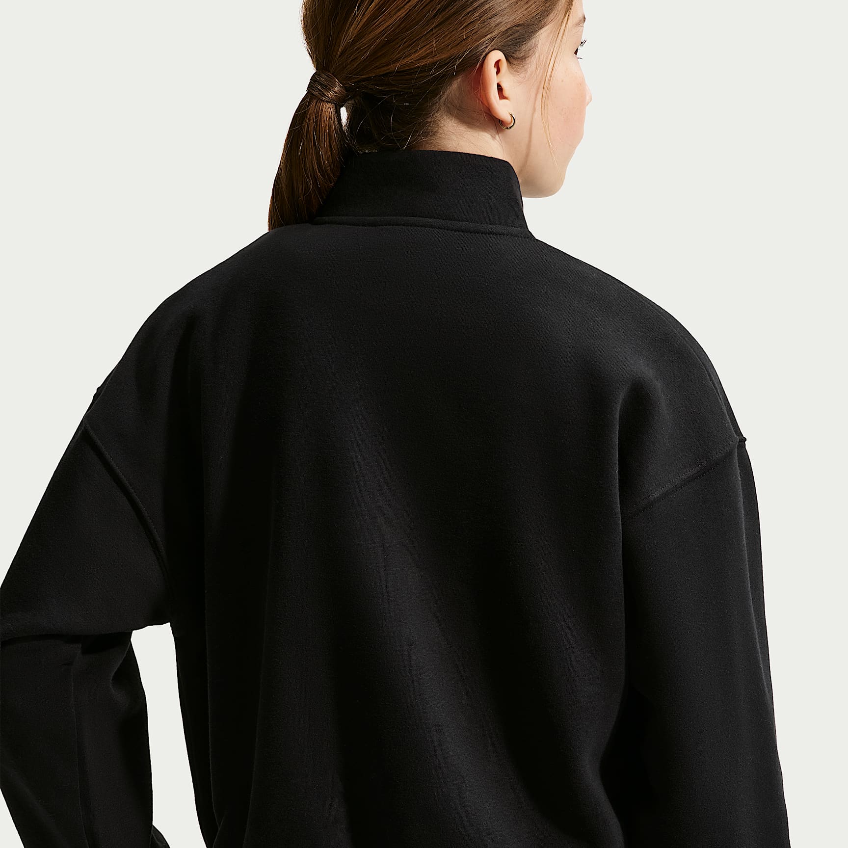 Playera oversized de cierre de 1/4 para niña talla grande Nike Sportswear Studio Fleece – Negro/Blanco – vista 2