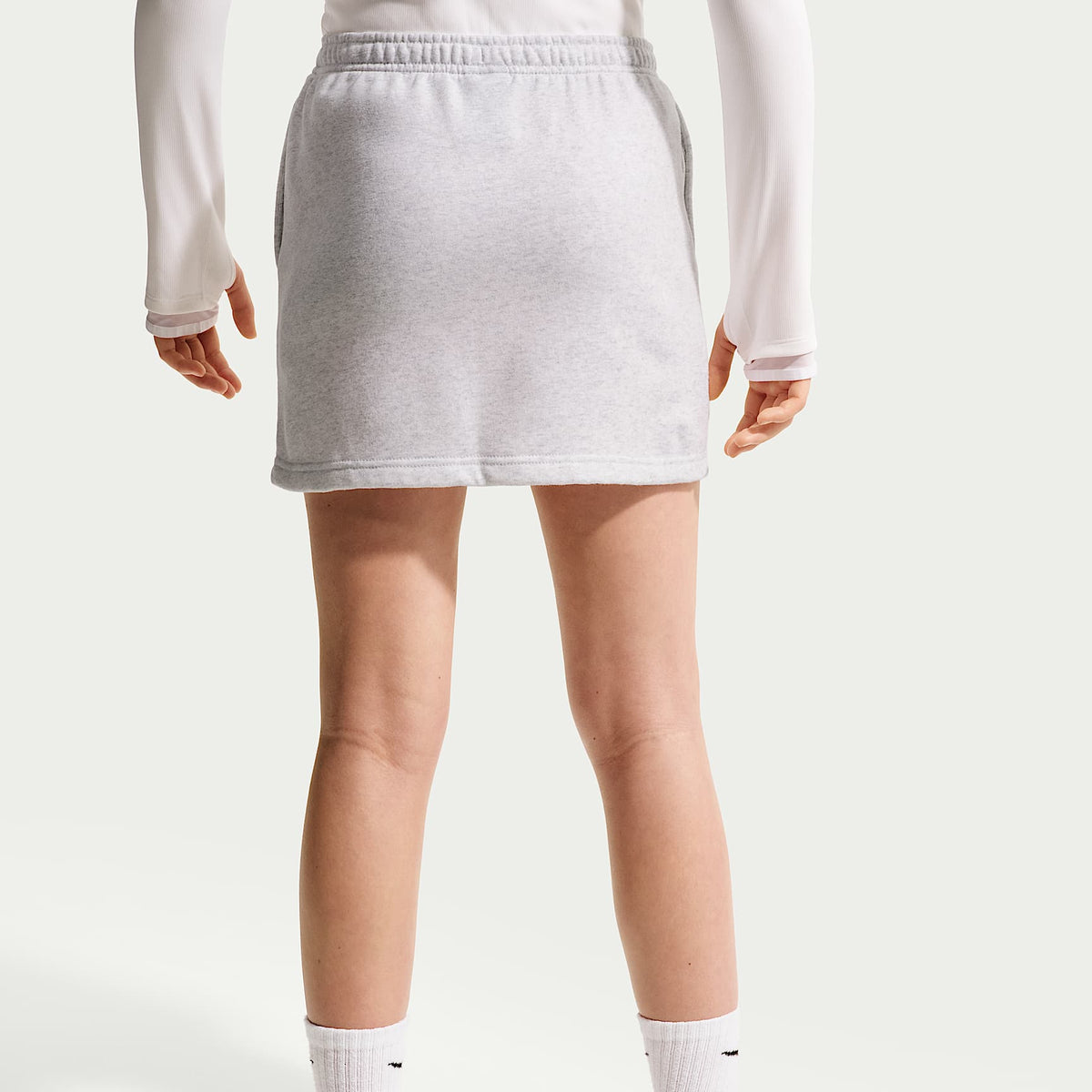 Falda de French Terry para niña talla grande Nike Sportswear Studio Fleece – Abedul jaspeado/Blanco/Blanco – vista 3