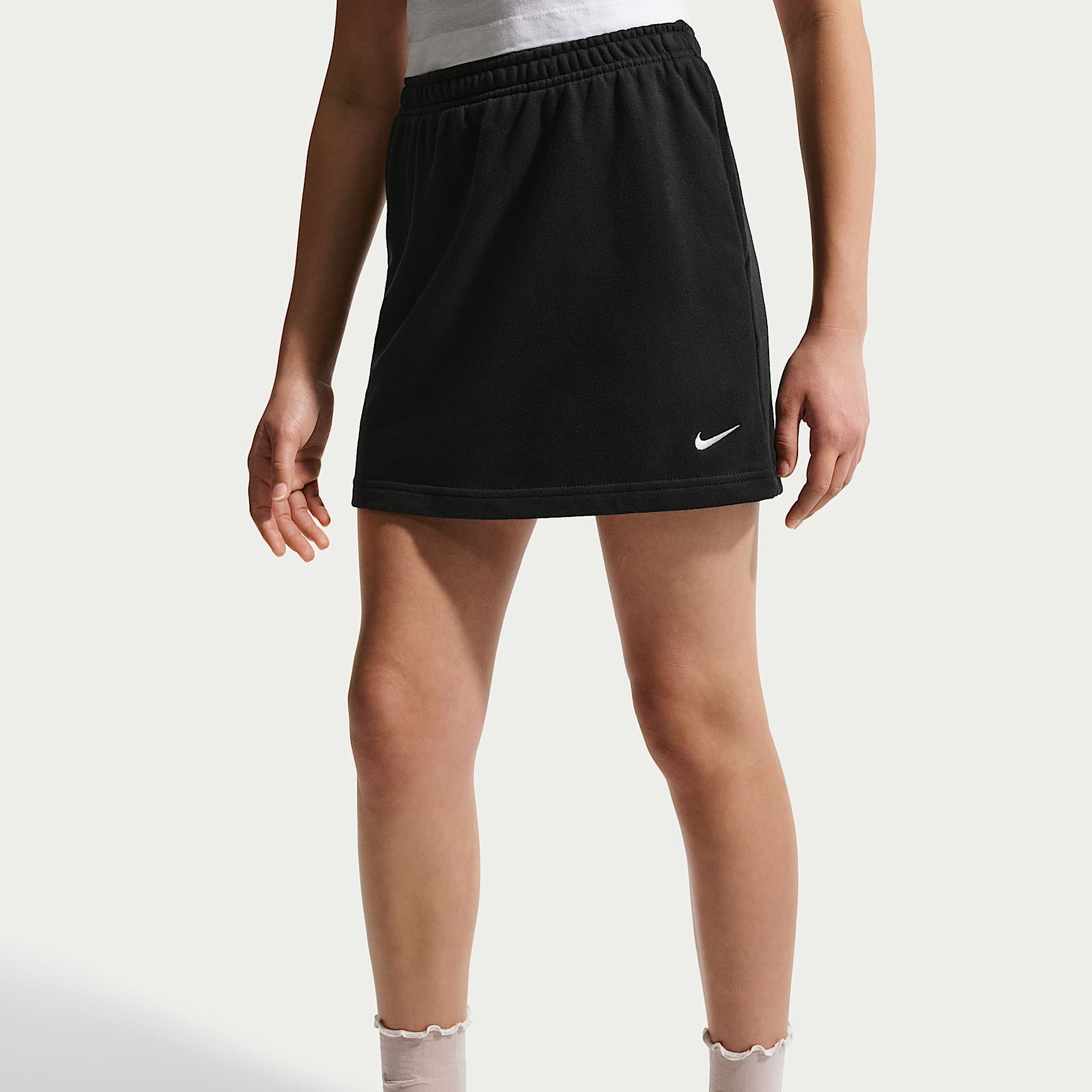 Falda de French Terry para niña talla grande Nike Sportswear Studio Fleece – Negro/Blanco – vista 2