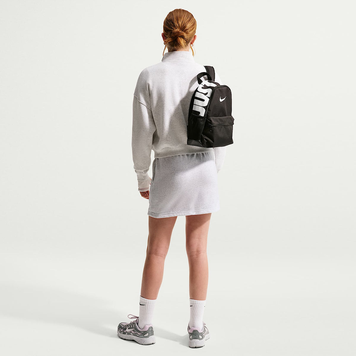 Falda de French Terry para niña talla grande Nike Sportswear Studio Fleece – Abedul jaspeado/Blanco/Blanco – vista 5