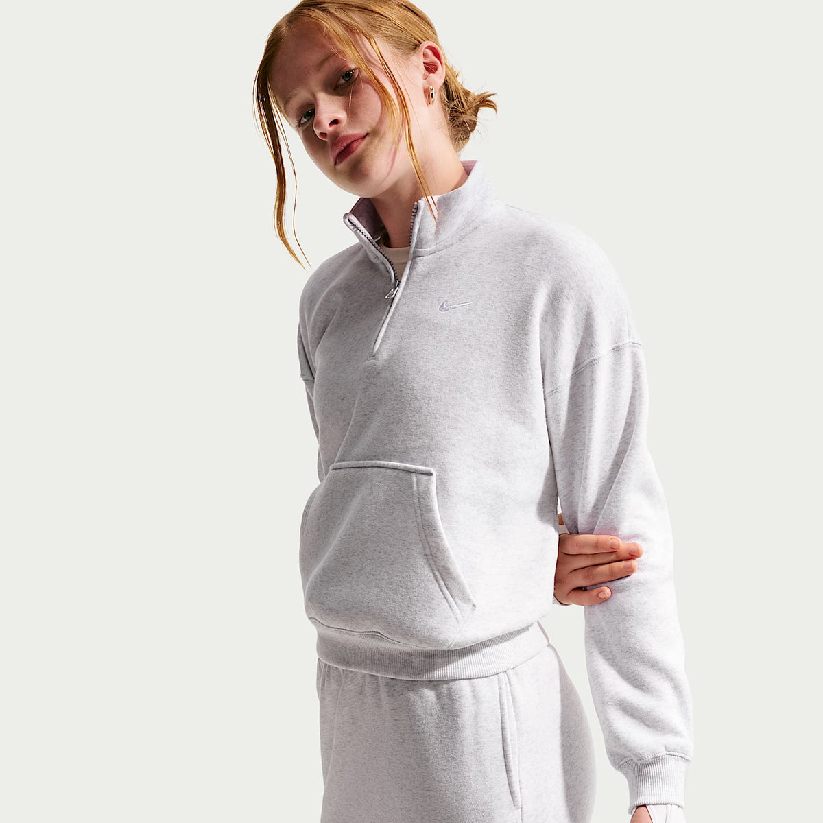 Falda de French Terry para niña talla grande Nike Sportswear Studio Fleece – Abedul jaspeado/Blanco/Blanco – vista 4