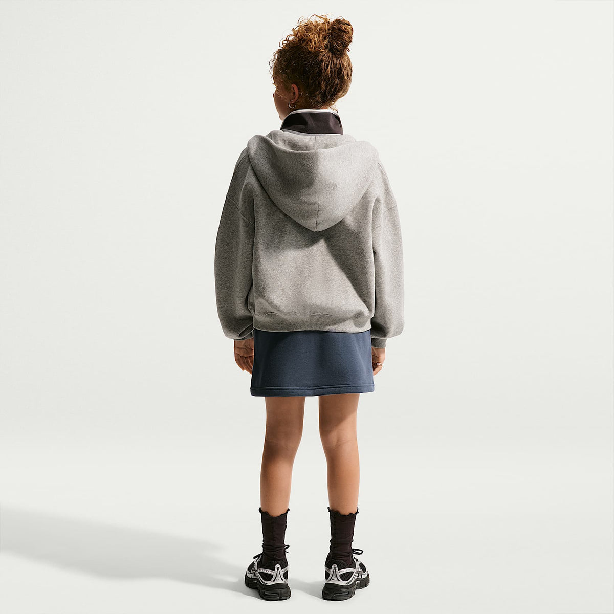 Falda de French Terry para niña talla grande Nike Sportswear Studio Fleece – Trueno azul/Blanco – vista 5