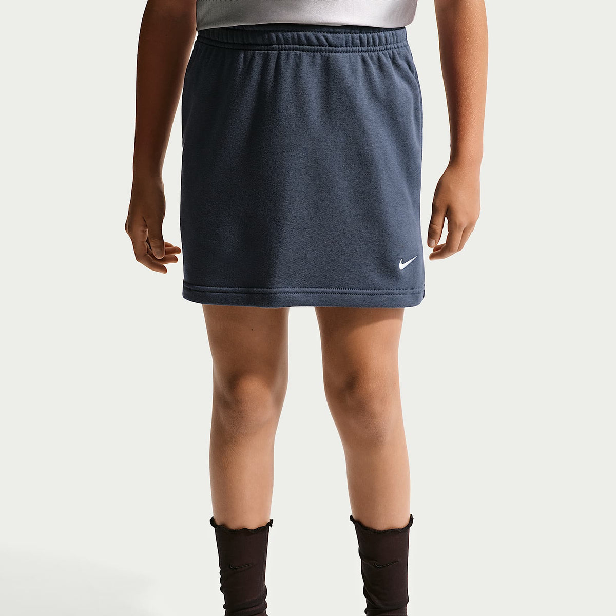 Falda de French Terry para niña talla grande Nike Sportswear Studio Fleece – Trueno azul/Blanco – vista 2