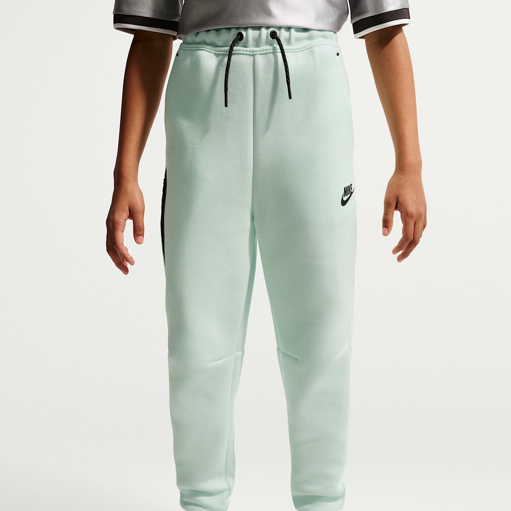 Joggers para niña Nike Sportswear Tech Fleece – Verde ligero/Negro/Negro – vista 2