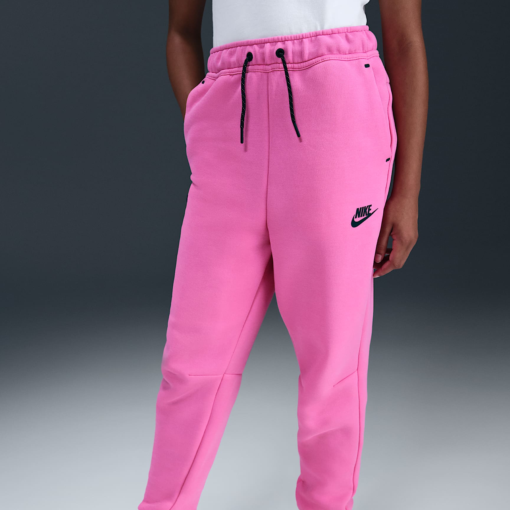 Joggers para niña Nike Sportswear Tech Fleece – Rosa alegre/Negro/Negro – vista 2