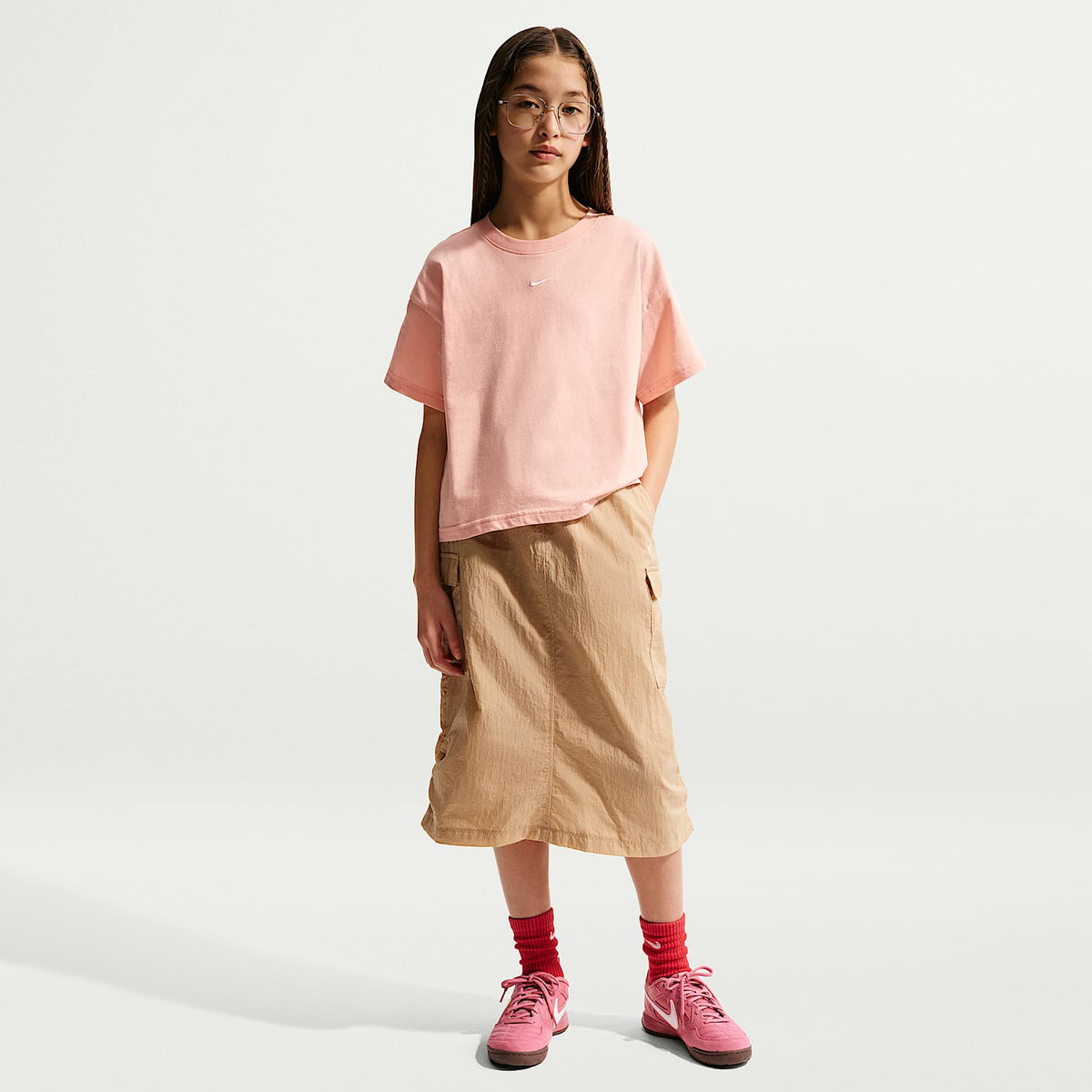 Playera para niña talla grande Nike Sportswear Essential – Naranja ártico – vista 4