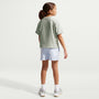 Playera de corte cuadrado para niña talla grande Nike Sportswear Essentials – Niebla pícea – vista 5