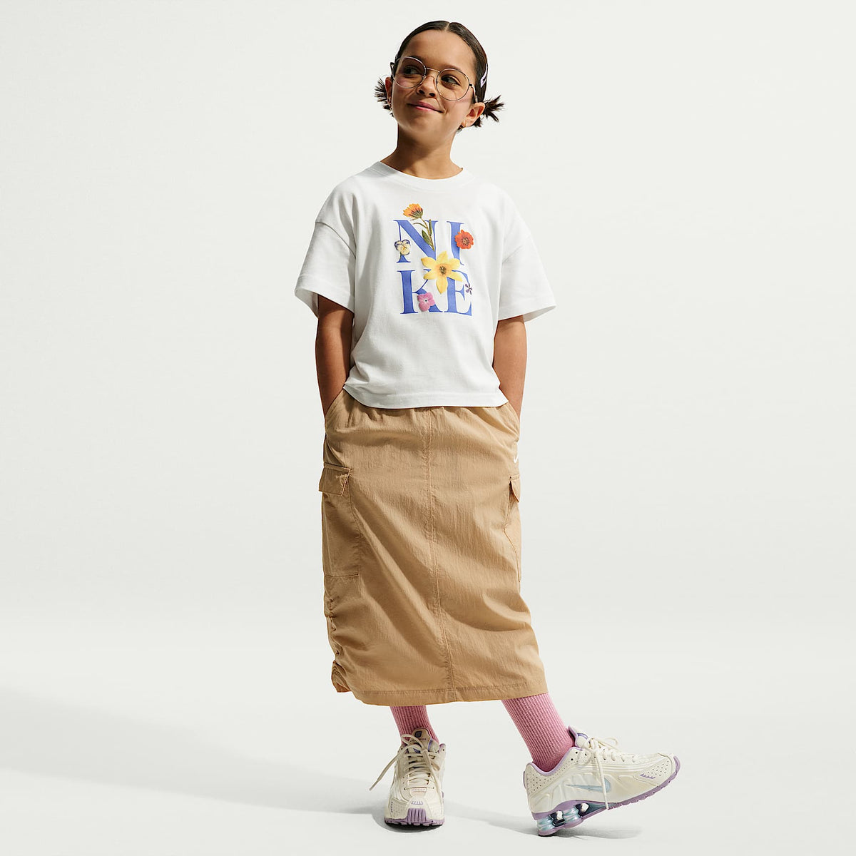 Playera cuadrada para niños talla grande Nike Sportswear – Blanco cumbre/Zafiro – vista 4
