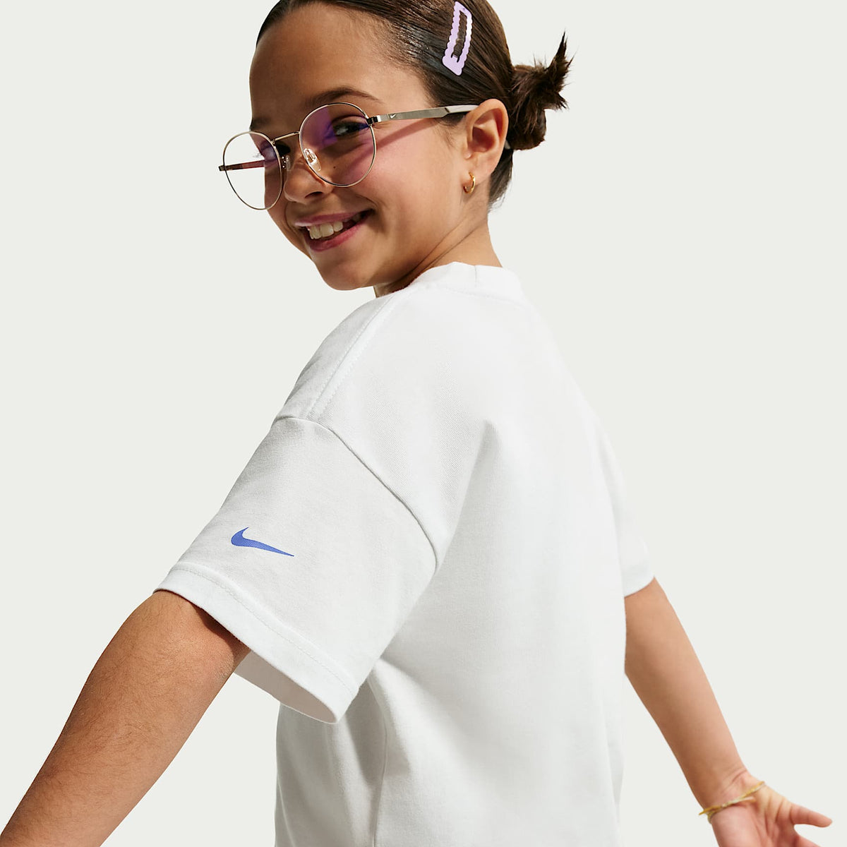 Playera cuadrada para niños talla grande Nike Sportswear – Blanco cumbre/Zafiro – vista 2