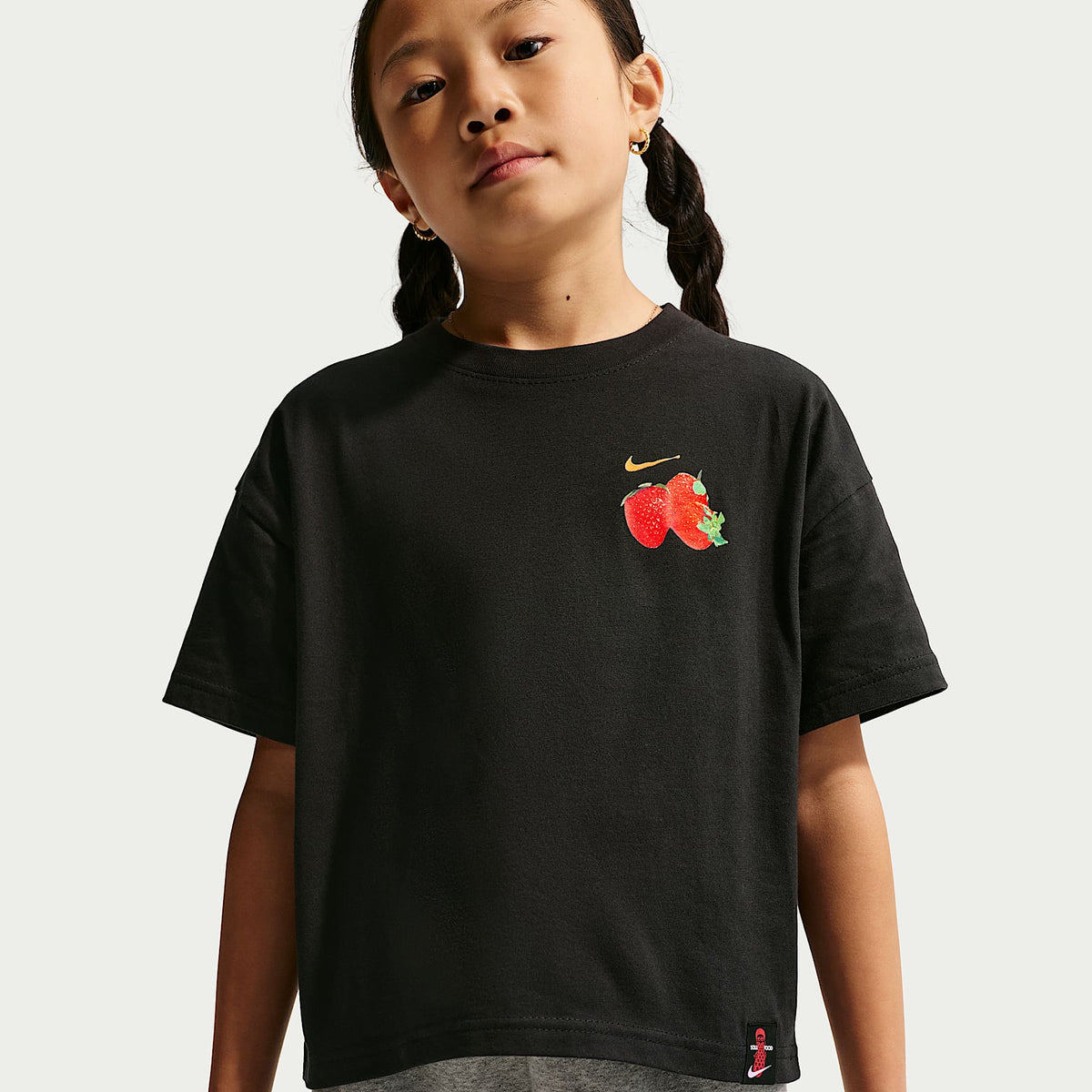 Playera para niña talla grande Nike Sportswear – Negro – vista 2