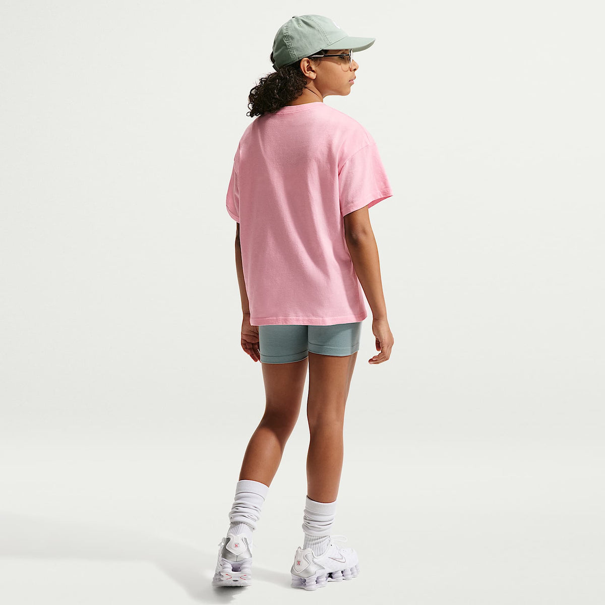 Playera para niña talla grande Nike Sportswear Essential – Rosa suave medio – vista 5
