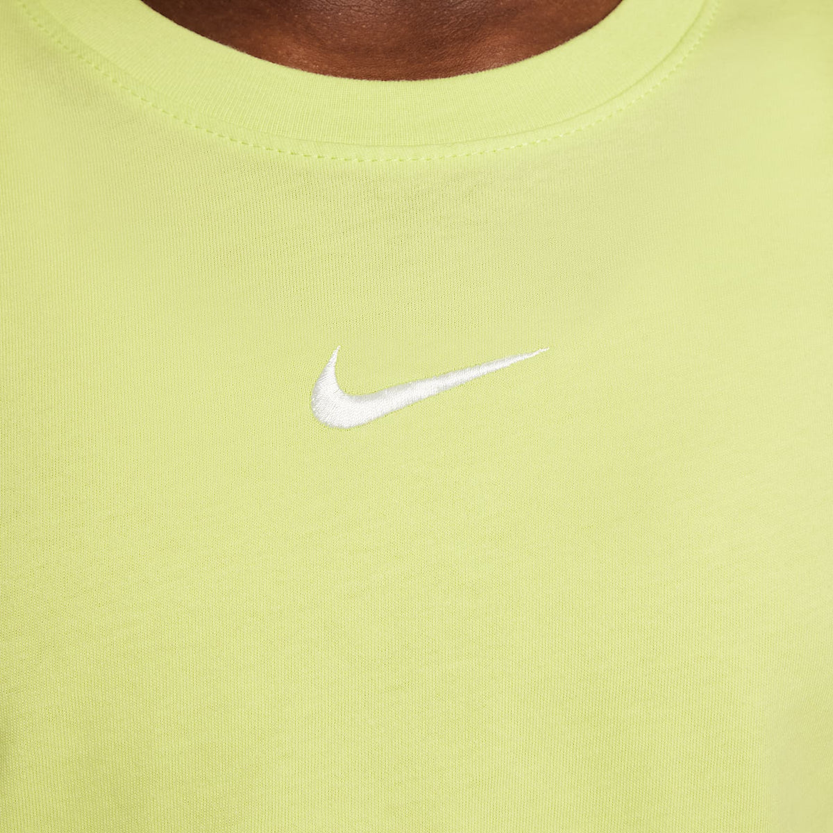 Playera para niña talla grande Nike Sportswear Essential – Toque de limón claro – vista 4