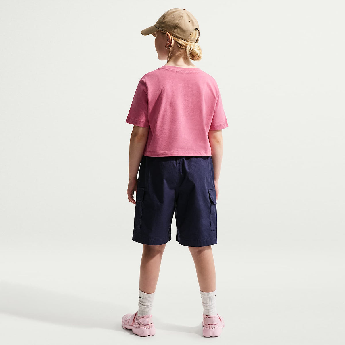 Playera cropped para niña talla grande Nike Sportswear – Peonía – vista 5