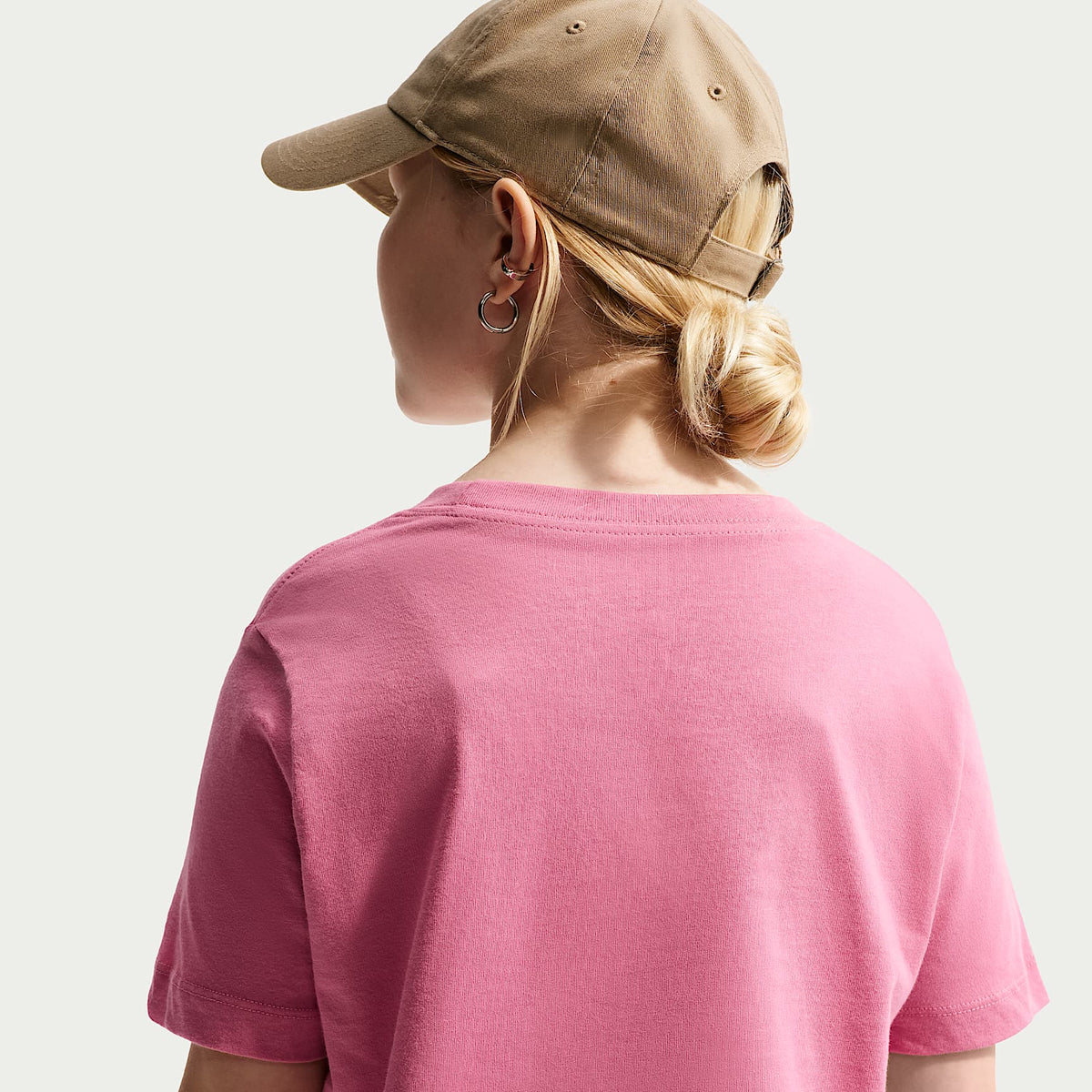 Playera cropped para niña talla grande Nike Sportswear – Peonía – vista 2