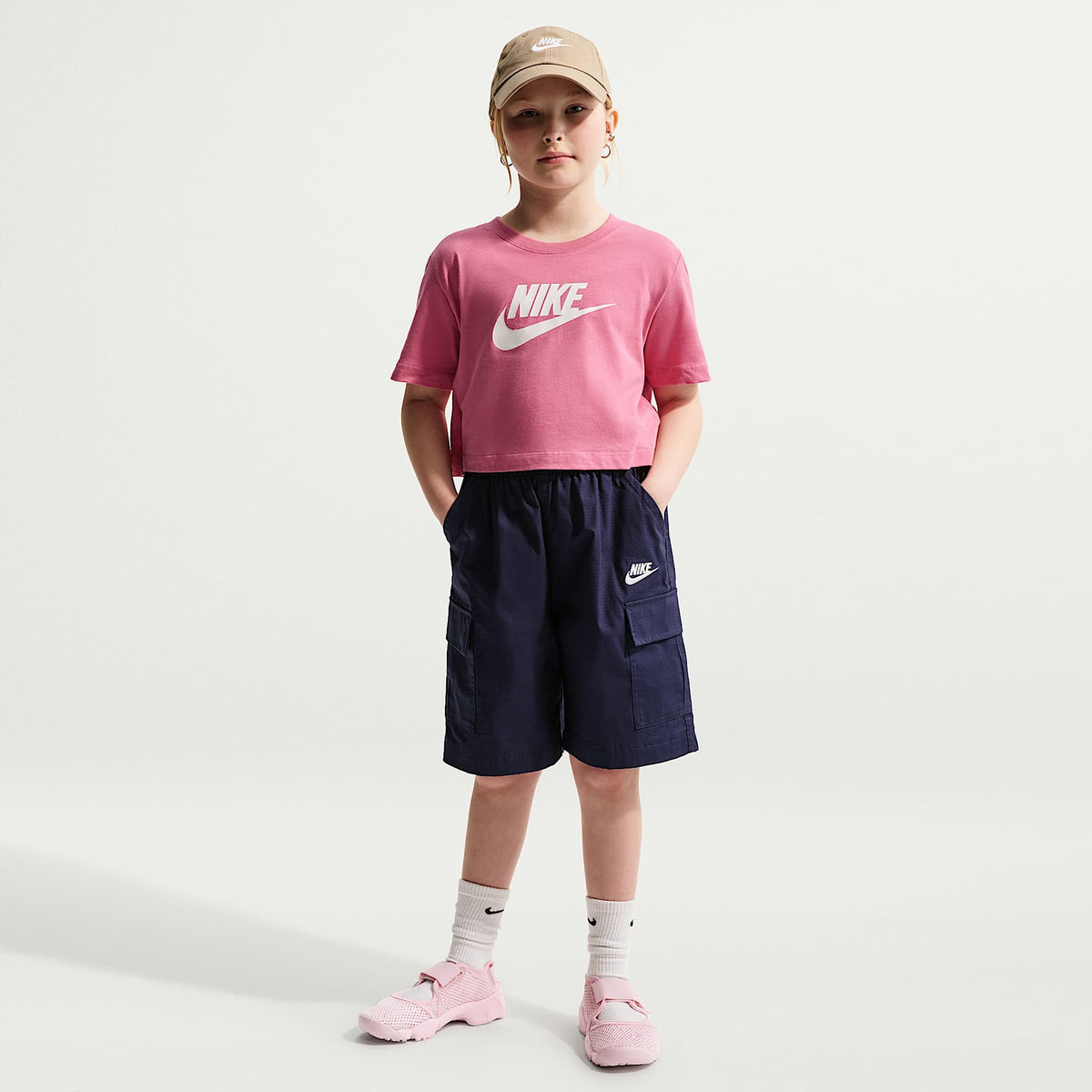 Playera cropped para niña talla grande Nike Sportswear – Peonía – vista 4