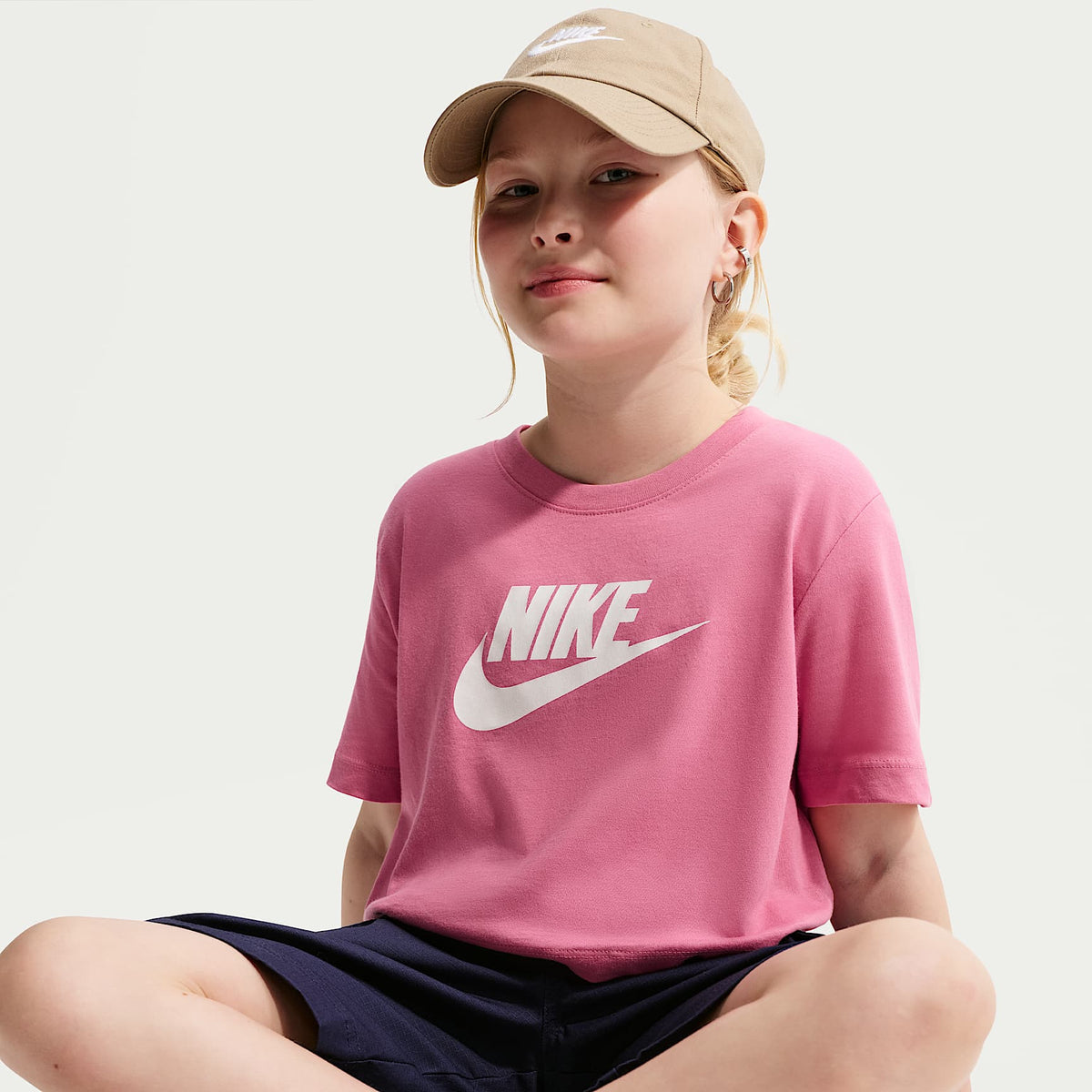 Playera cropped para niña talla grande Nike Sportswear – Peonía – vista 3