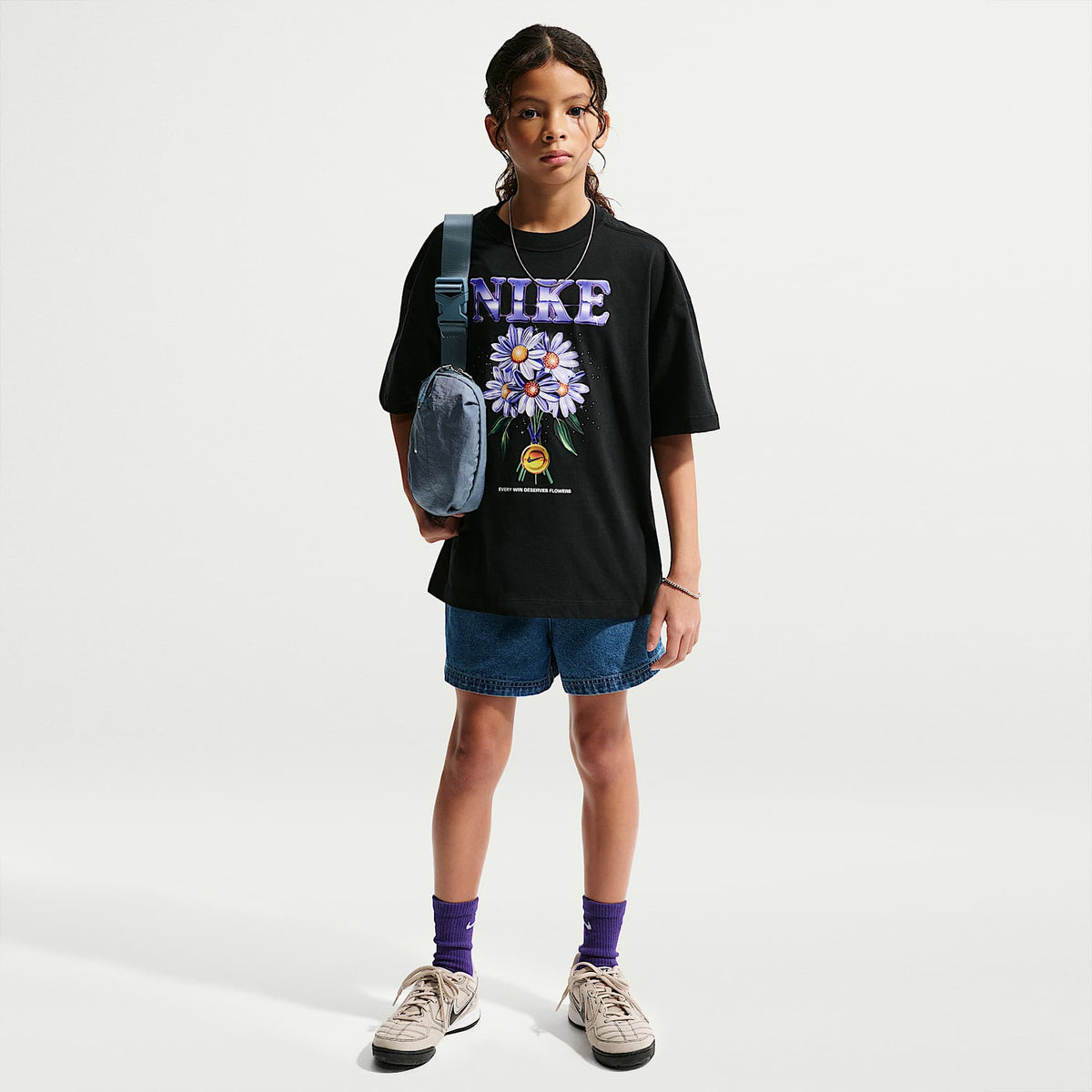 Playera oversized para niña talla grande Nike Sportswear – Negro – vista 4
