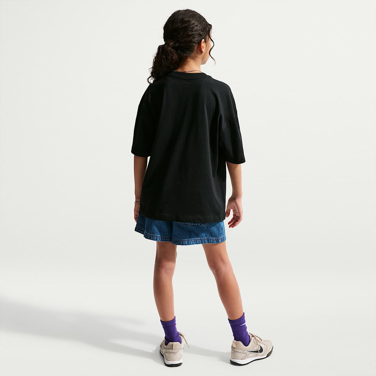 Playera oversized para niña talla grande Nike Sportswear – Negro – vista 5