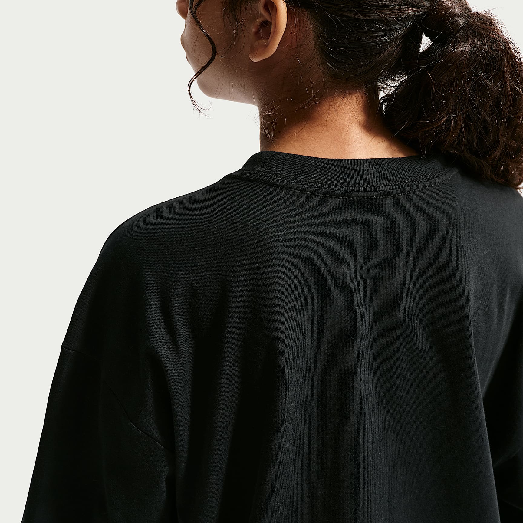 Playera oversized para niña talla grande Nike Sportswear – Negro – vista 2