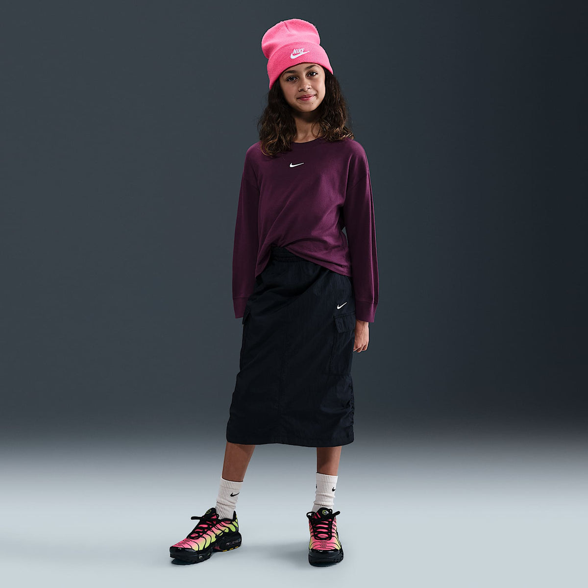 Playera de manga larga para niña talla grande Nike Sportswear Essential – Burdeos – vista 4