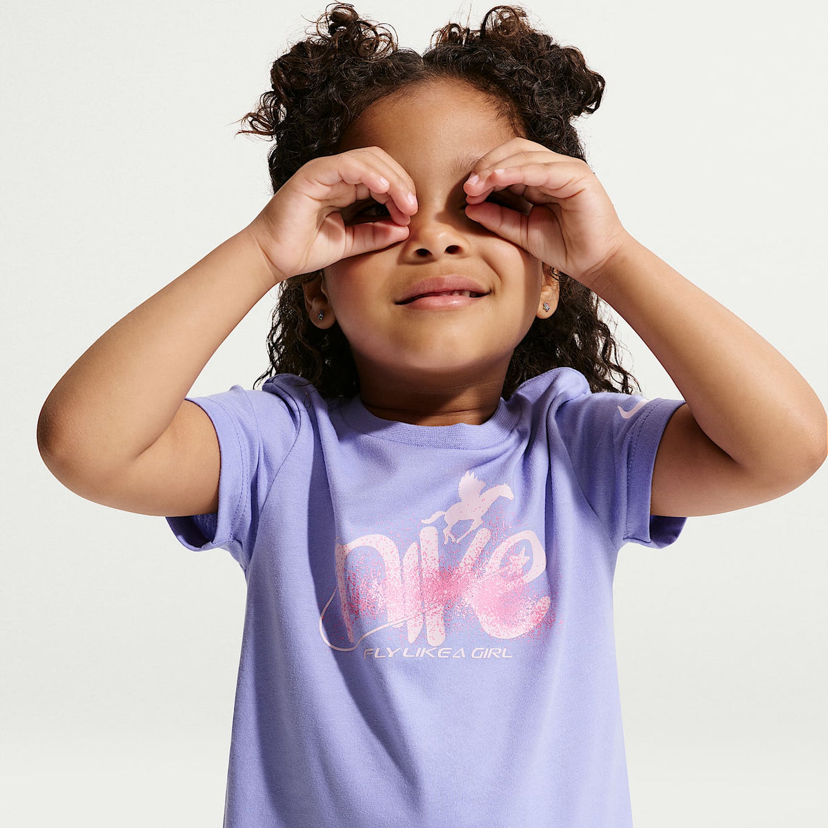 Playera con gráfico para niños talla pequeña Nike Sportswear – Cardo claro – vista 3