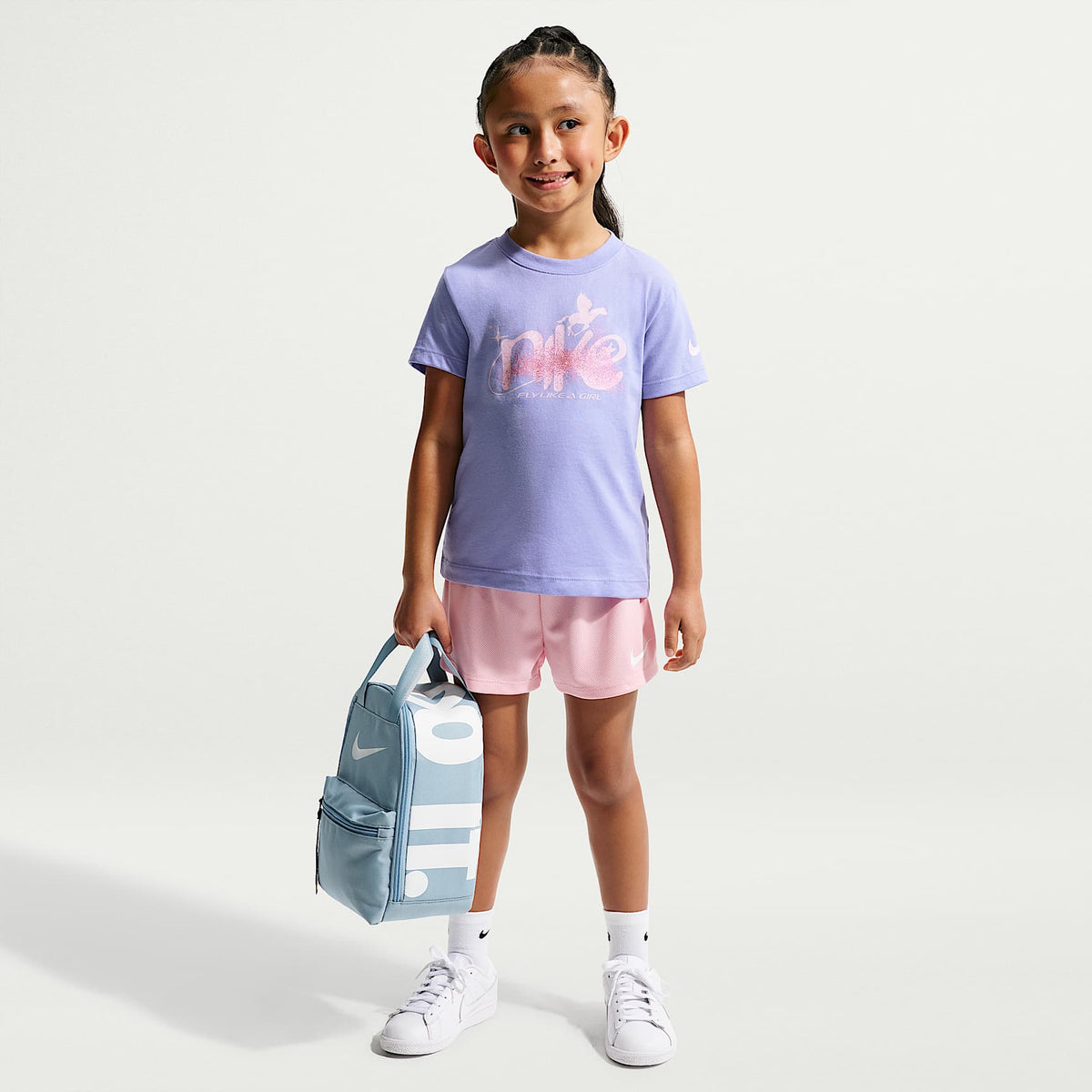 Playera con gráfico para niños talla pequeña Nike Sportswear – Cardo claro – vista 4