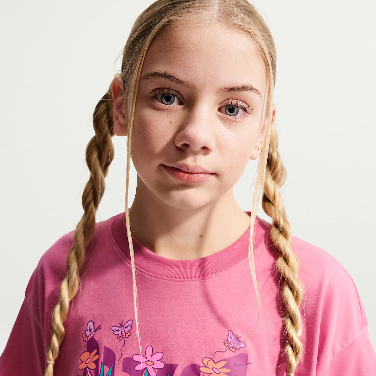 Playera para niña talla grande Nike Sportswear – Peonía – vista 3