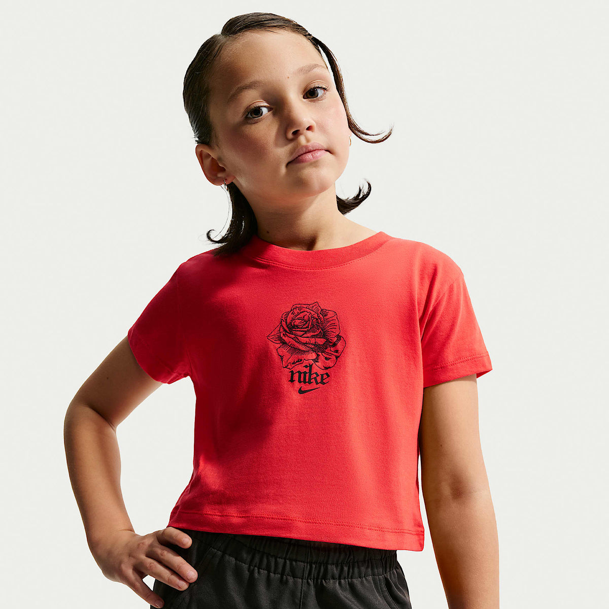 Playera recortada para niña talla grande Nike Sportswear – Carmesí claro – vista 1