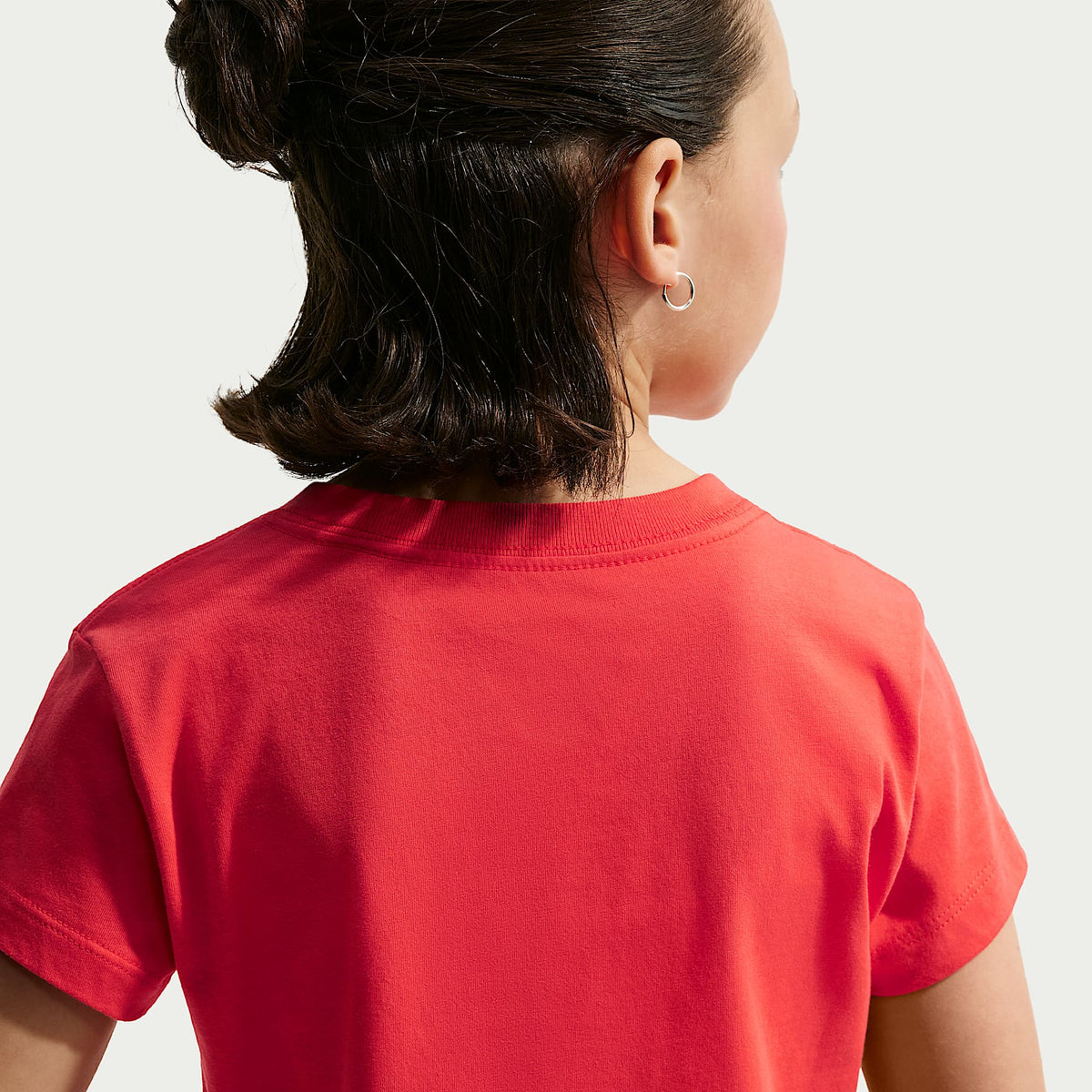 Playera recortada para niña talla grande Nike Sportswear – Carmesí claro – vista 2