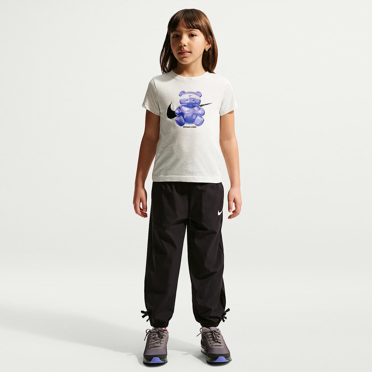Playera con gráfico para niños talla pequeña Nike Sportswear – Abedul jaspeado – vista 4