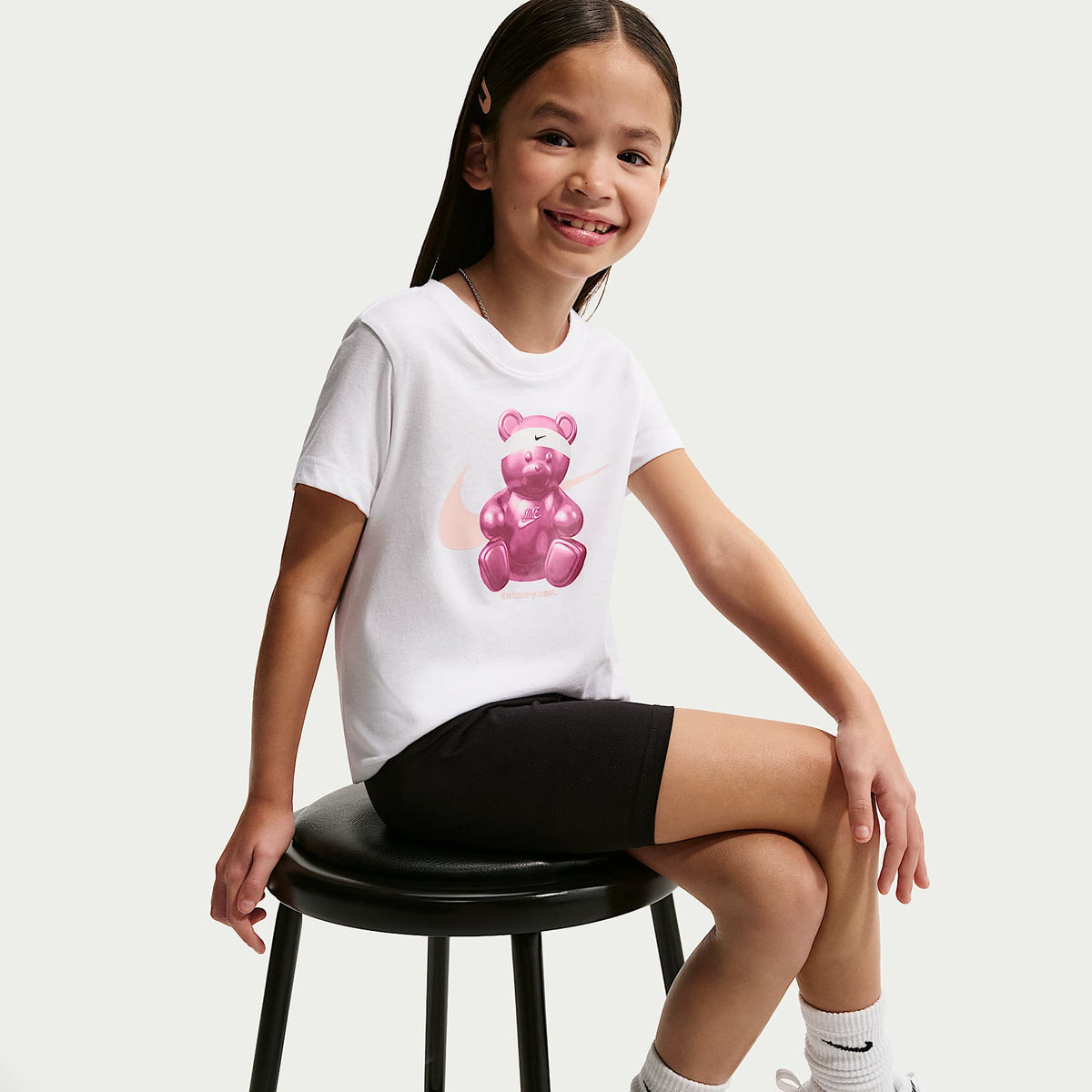 Playera con gráfico para niños talla pequeña Nike Sportswear – Blanco – vista 3