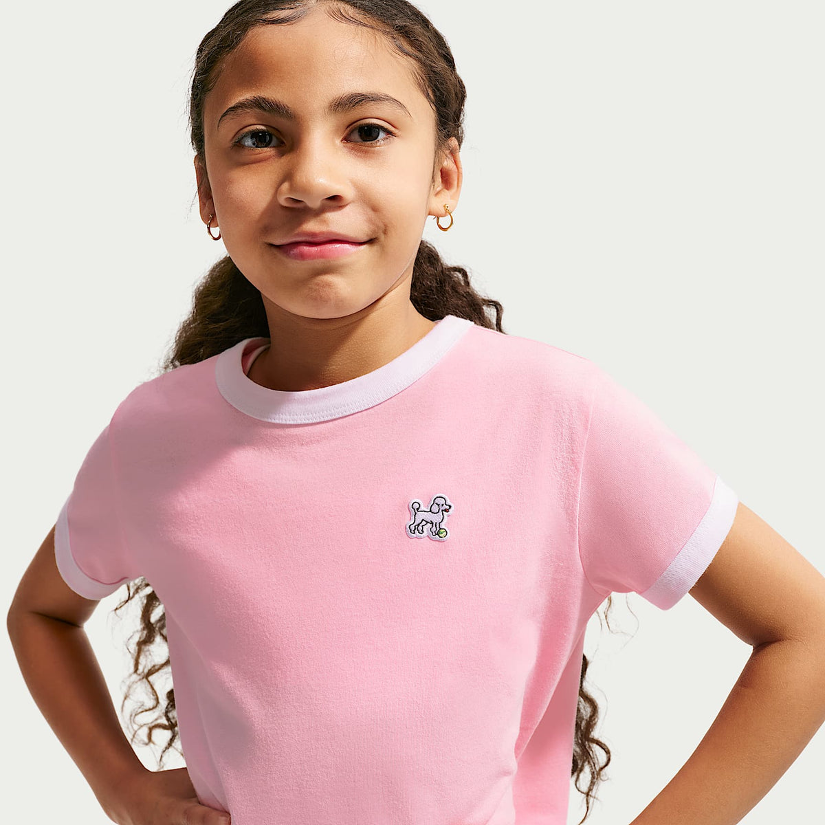 Playera cropped para niña talla grande Nike Sportswear – Rosa suave medio/Blanco – vista 1