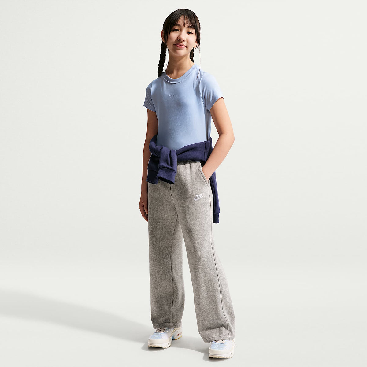 Playera cropped para niña talla grande Nike Sportswear – Azul hidrógeno – vista 4